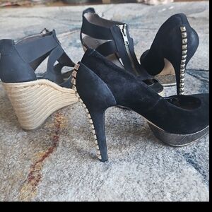 7.5 Set Highheels Camuto Black Gold Metal Stiletto +  Top Zip Black Sandal Wedge